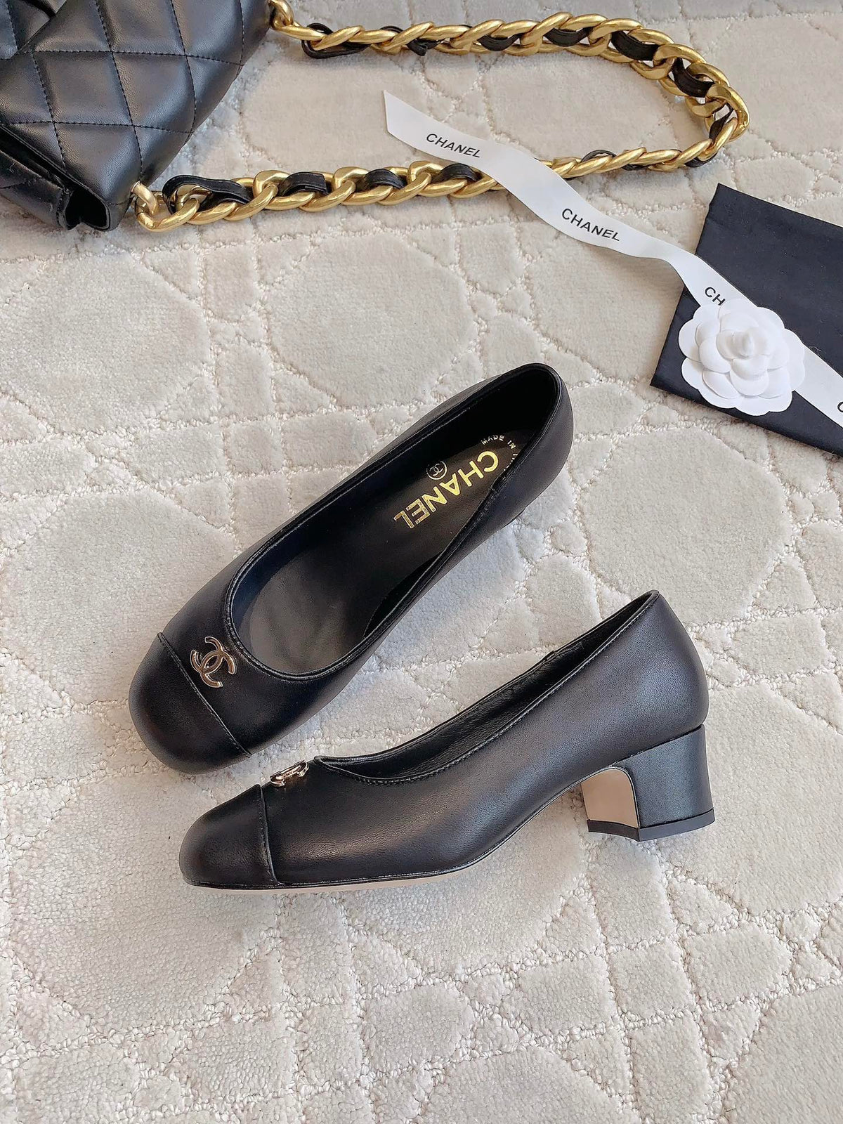 CHANEL PUMP ROUNG TOE IN BLACK SHEEPSKIN